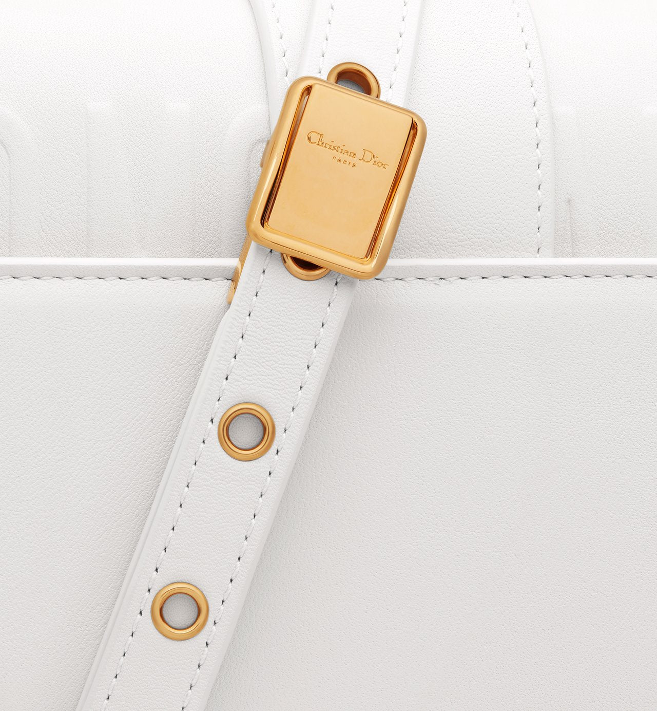 30 Montaigne East-West Chain Bag