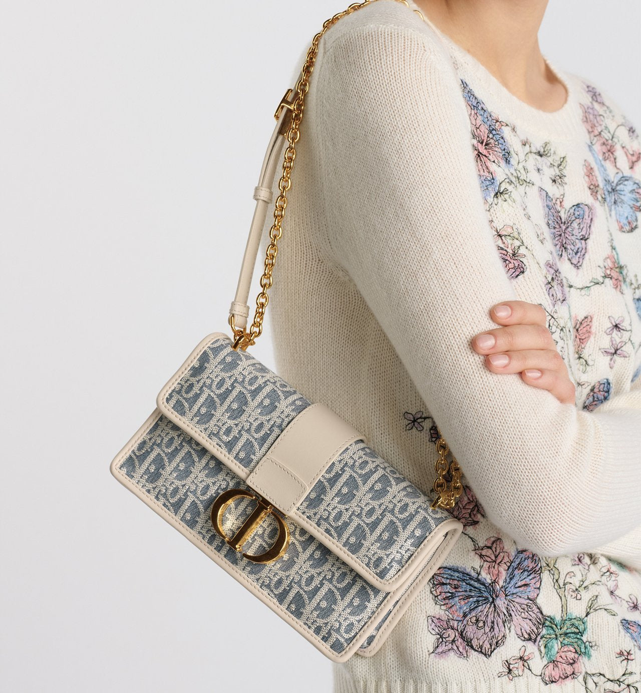 30 Montaigne East-West Chain Bag