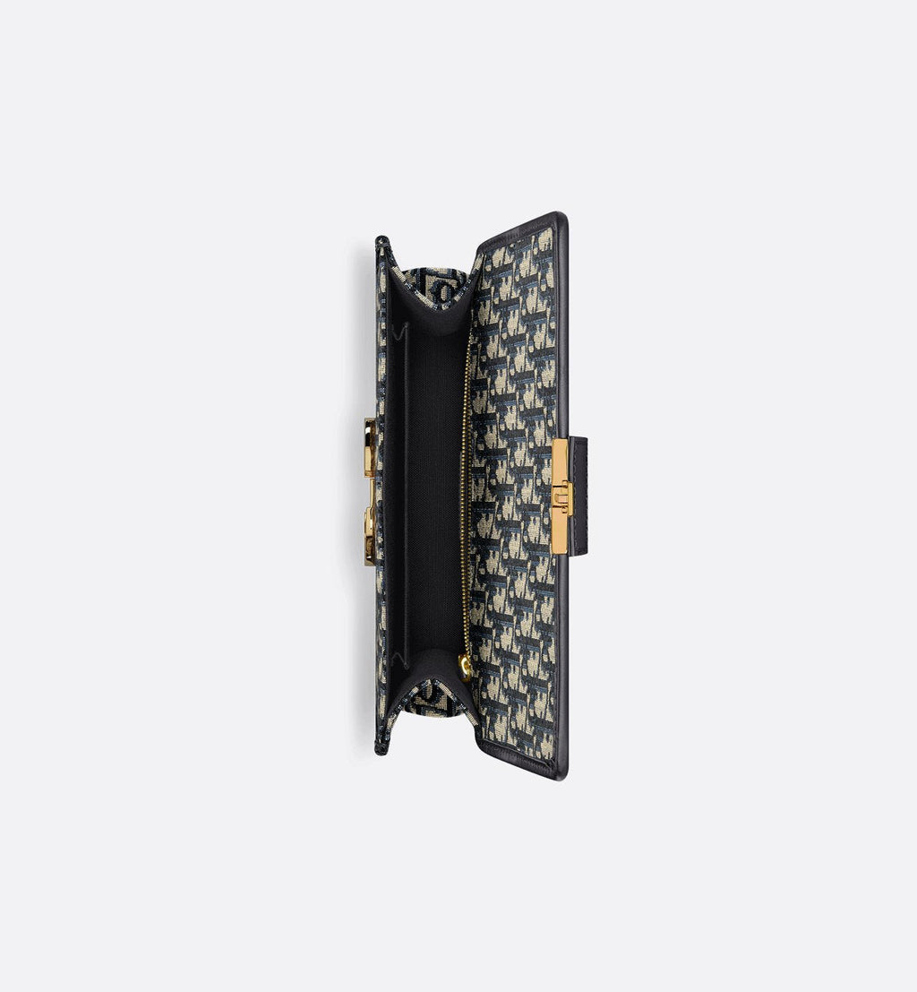 30 Montaigne chain bag
