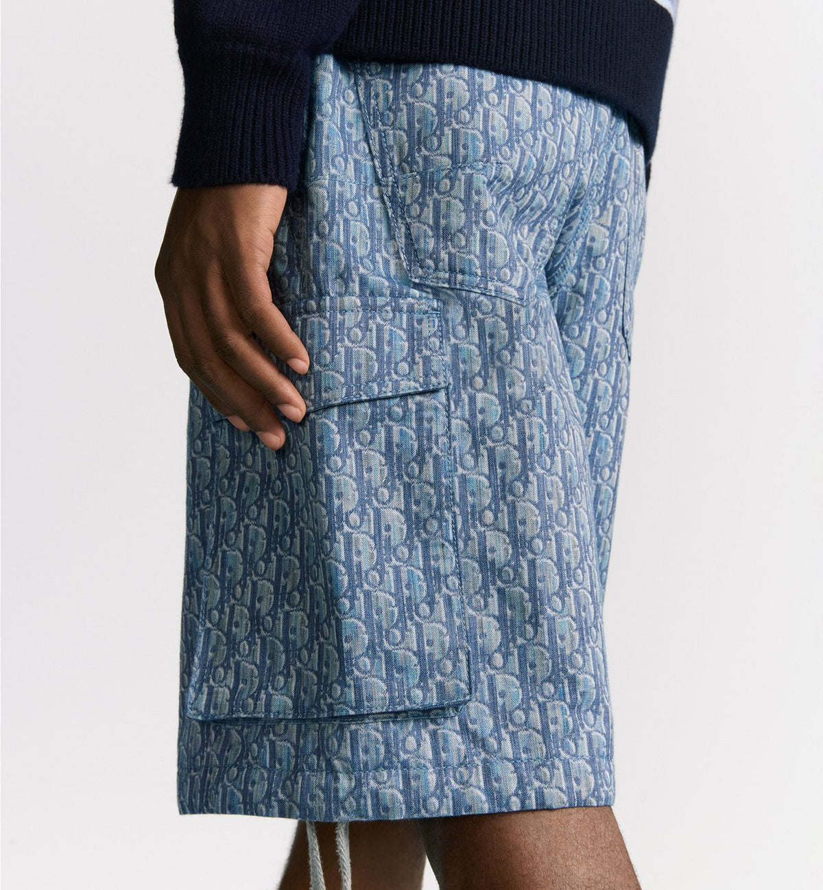 Dior Oblique cargo shorts
Blue cotton-blend twill